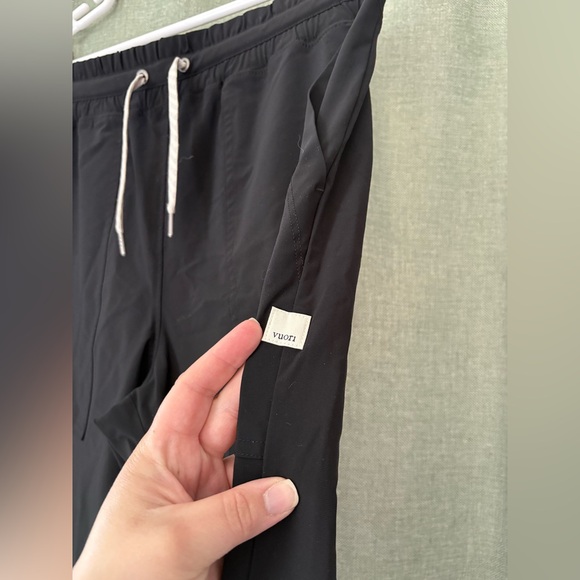 NWOT Vuori Black Miles Jogger size M - Picture 5 of 7
